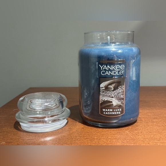 ✨New✨ Yankee Candle: Warm Luxe Cashmere- 22 oz Large Jar Candle - Picture 6 of 6